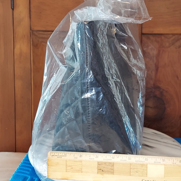 Ellen Tracy Quilted Purse - Picture 13 of 13